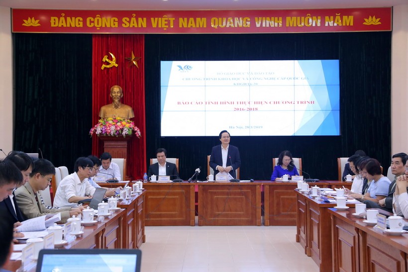 Bộ trưởng Phùng Xuân Nhạ chủ trì hội nghị triển khai thực hiện Chương trình Khoa học giáo dục năm 2019. Ảnh: Việt Hà