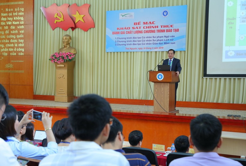 Hội nghị bế mạc đợt khảo sát chính thức đánh giá chất lượng chương trình đào tạo của Trường ĐH Sư phạm Thái Nguyên. Ảnh: Việt Hà.