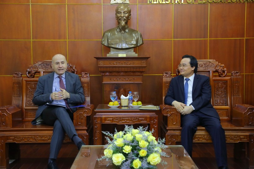 Bộ trưởng Phùng Xuân Nhạ tiếp tân Đại sứ Cộng hoà Italia tại Việt Nam - Ngài Antonion Alessandro