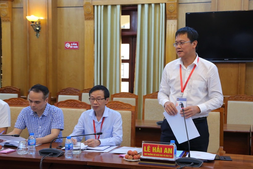 Thứ trưởng Bộ GD&ĐT Lê Hải An phát biểu kết luận buổi làm việc với BCĐ thi tỉnh Bắc Giang