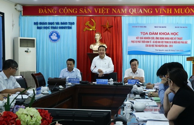 Đồng chí Nguyễn Hồng Sơn -  Phó trưởng Ban Kinh tế T.Ư phát biểu tại tọa đàm