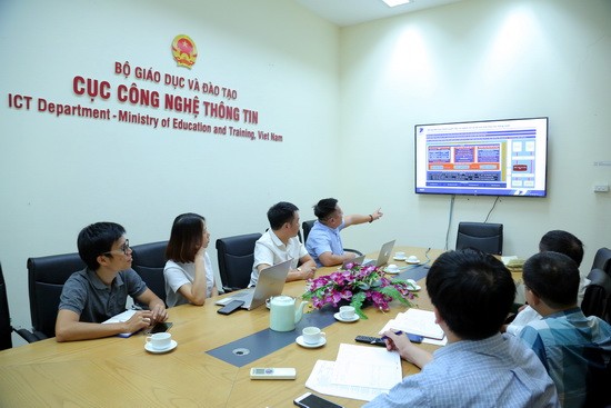 Một buổi làm việc của Cục Công nghệ Thông tin với nhà cung cấp dịch vụ VNPT. Ảnh: Việt Hà