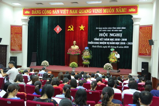 Hội nghị tổng kết năm học 2018 – 2019 triển khai nhiệm vụ năm học 2019 – 2020 của ngành Giáo dục Ninh Bình. Ảnh: Việt Hà