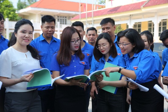 Cán bộ tỉnh đoàn và Sở GD&ĐT cùng CBQL, cán bộ Đoàn trường học tham gia lớp tập huấn. Ảnh: Việt Hà