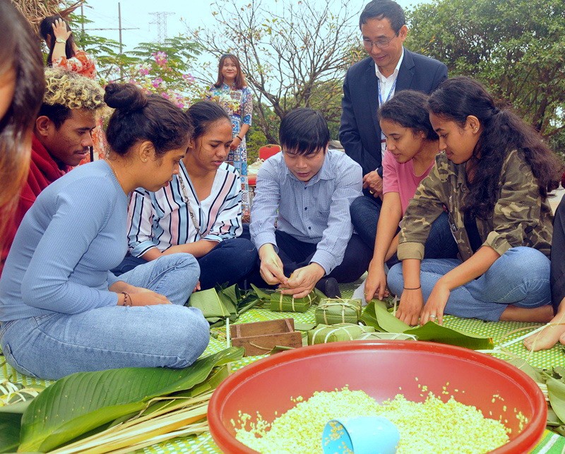 Sinh viên quốc tế tại ĐH Thái Nguyên vui Tết cổ truyền của người Việt