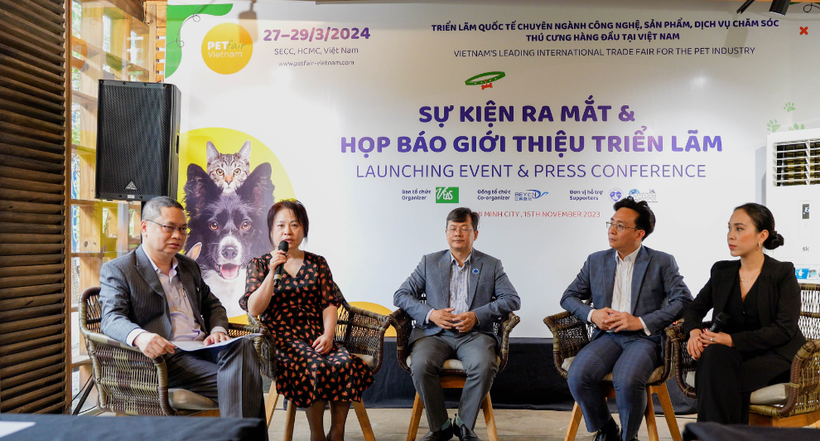 Các chuyên gia chia sẻ về tiềm năng của ngành công nghiệp thú cưng tại buổi thông tin về Triển lãm quốc tế chuyên ngành công nghệ, sản phẩm, dịch vụ chăm sóc thú cưng tại Việt Nam – Petfair Vietnam 2024.