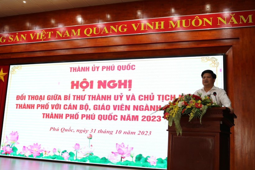 Ông Tống Phước Trường, Bí thư thành uỷ thành phố Phú Quốc phát biểu tại Hội nghị. 