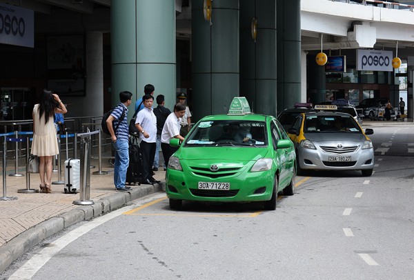 Tăng cường giám sát taxi ở Tân Sơn Nhất sau vụ gian lận cước 
