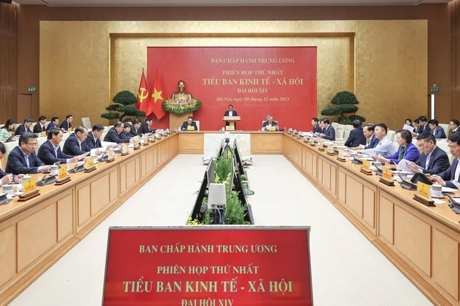 Thủ tướng Phạm Minh Chính chủ trì Phiên họp thứ nhất Tiểu ban Kinh tế-Xã hội Đại hội XIV của Đảng. 