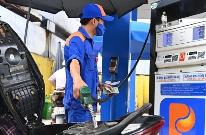 Bộ Công Thương yêu cầu các doanh nghiệp chấp hành quy định lập hóa đơn điện tử đối với từng lần bán xăng dầu.