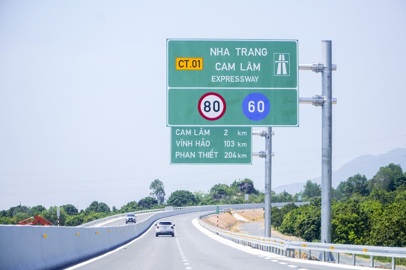 Cao tốc Nha Trang - Cam Lâm áp dụng thu phí không dừng từ 26/4.