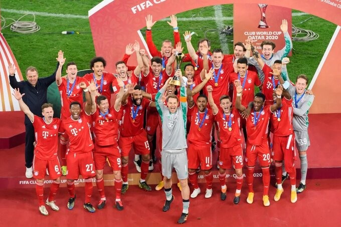 Các cẩu thủ Bayern Munich nâng cao danh hiệu thứ 6 trong năm 2020.