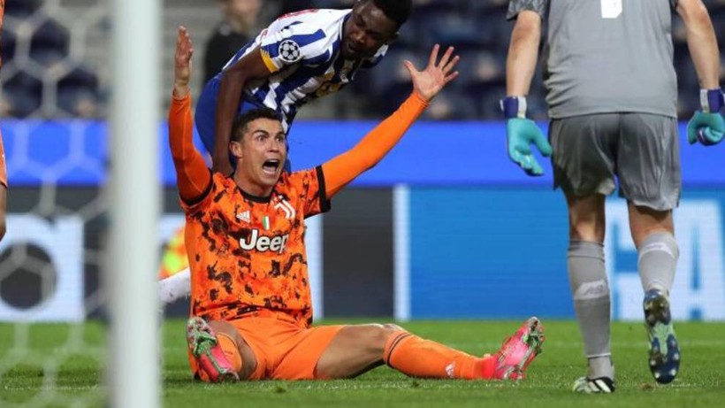 Ronaldo bị chỉ trích không thương tiếc sau trận thua của Juve trước Porto.