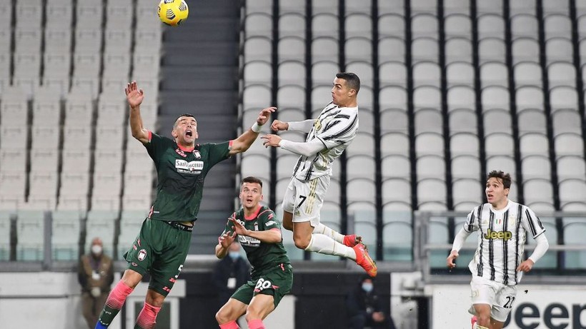 Ronaldo ghi bàn vào lưới mọi đối thủ ở Serie A.