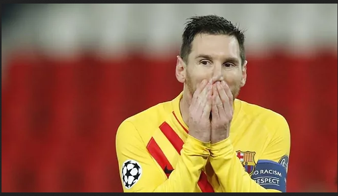 Messi ôm mặt tiếc nuối vì sút hỏng phạt đền.