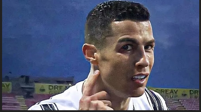 Ronaldo đáp lại những lời chỉ trích bằng hat-trick bàn thắng ở Serie A.