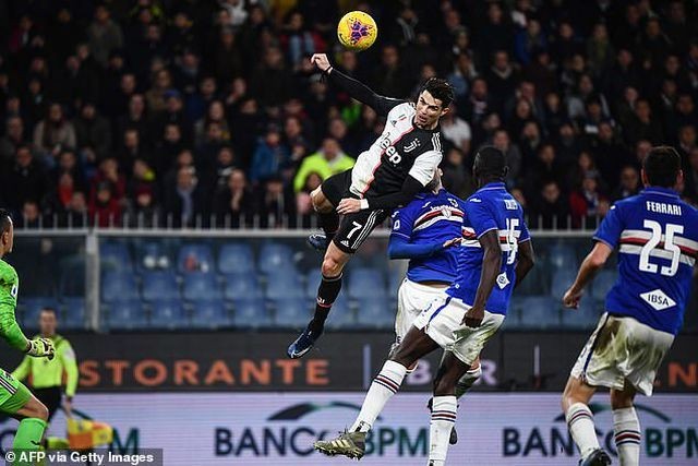 Ronaldo "tự chấm" cú bật nhảy cao tới 2,56m đánh đầu tung lưới Sampdoria là bàn thắng đẹp nhất của anh năm 2020.
