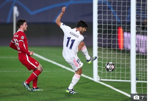 Asensio ghi bàn nâng tỷ số lên 2-0 cho Real Madrid ở phút 36.