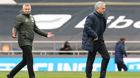 HLV Mourinho (phải) nguy cơ bị sa thải cao nhất giải Ngoại hạng Anh.