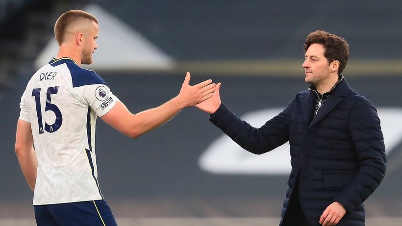 HLV tạm quyền Ryan Mason (phải) được kỳ vọng giúp Tottenham có danh hiệu đầu tiên sau 13 năm.