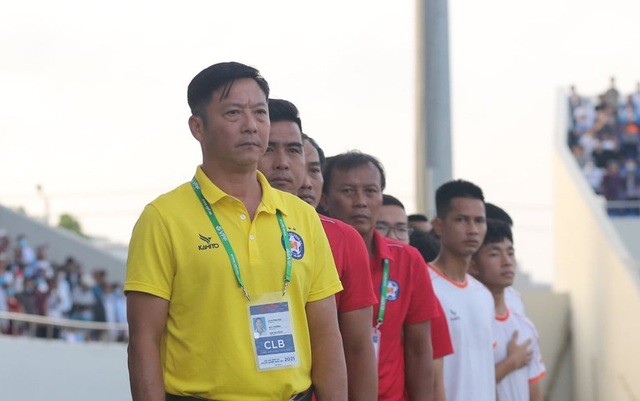 HLV Huỳnh Đức không hài lòng với cầu thủ nhà sau trận thua Sài Gòn FC ở vòng 11 V-League.