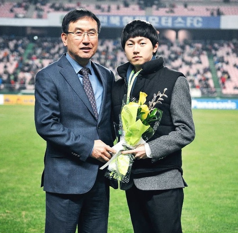 Chuyên gia phân tích thi đấu Kim Tae-ho (bên phải) vừa nhận nhiệm sở tại Hà Nội FC.