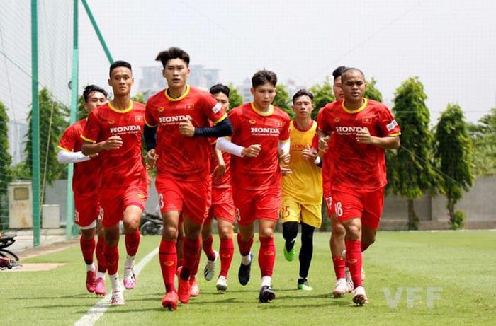 Tiền vệ Nguyễn Hữu Thắng khẳng định anh không vi phạm kỷ luật ở U22 Việt Nam.