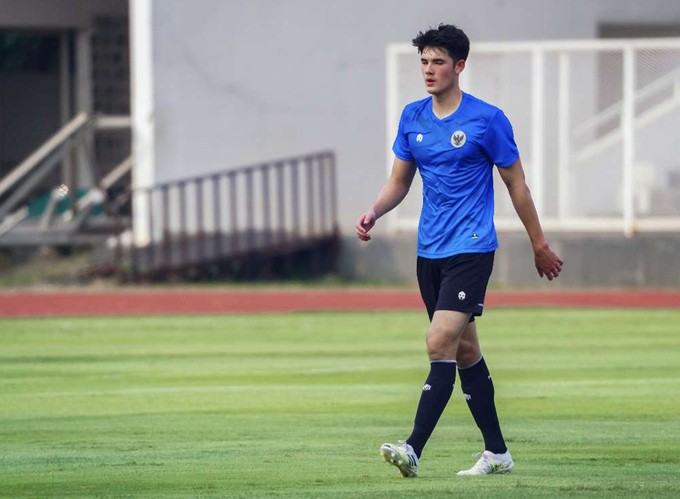 Trung vệ Elkan, 18 tuổi, cao 1,94m và đang chơi bóng tại Anh xin rút khỏi đội tuyển Indonesia dự vòng loại World Cup 2022.