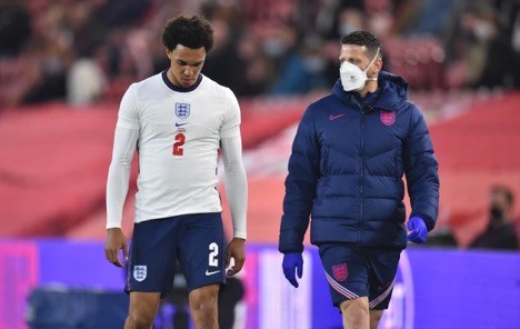 Chấn thương đùi khiến Trent Alexander-Arnold ​​bỏ lỡ Euro 2020 cùng với tuyển Anh.