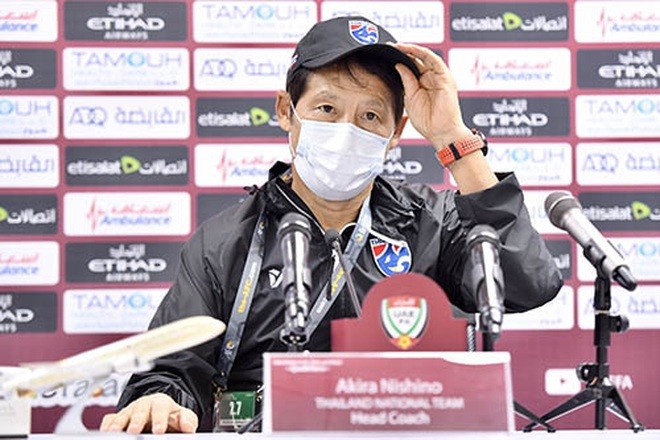 HLV Akira Nishino chịu nhiều áp lực trước cuộc đối đầu Thái Lan với UAE.