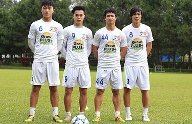 Tờ Sohu cho rằng HAGL đi tiên phong mở đường cho bóng đá Việt Nam phát triển.