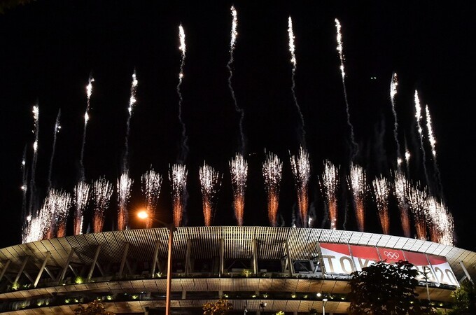 Màn pháo hoa lung linh trong lễ bế mạc Olympic Tokyo 2020, tối 8/8.