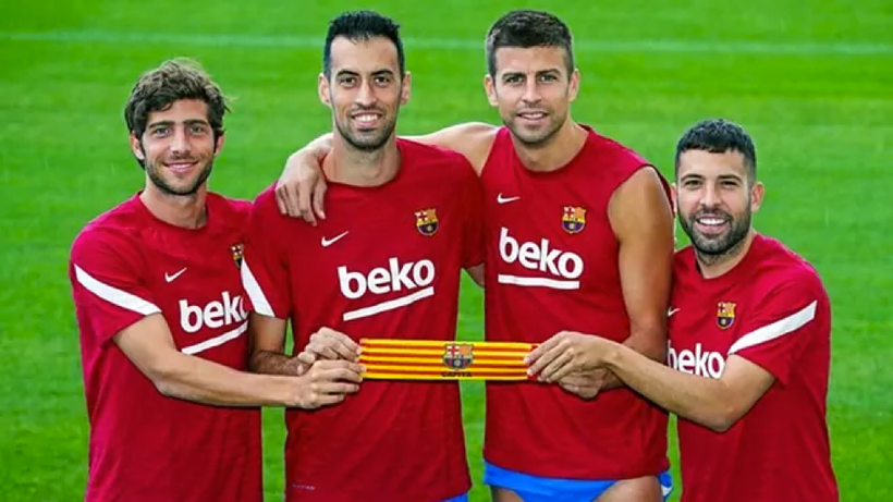 4 thành viên ban cán sự Barca hiện tại, gồm: Sergi Roberto, Busquets, Pique và Alba.
