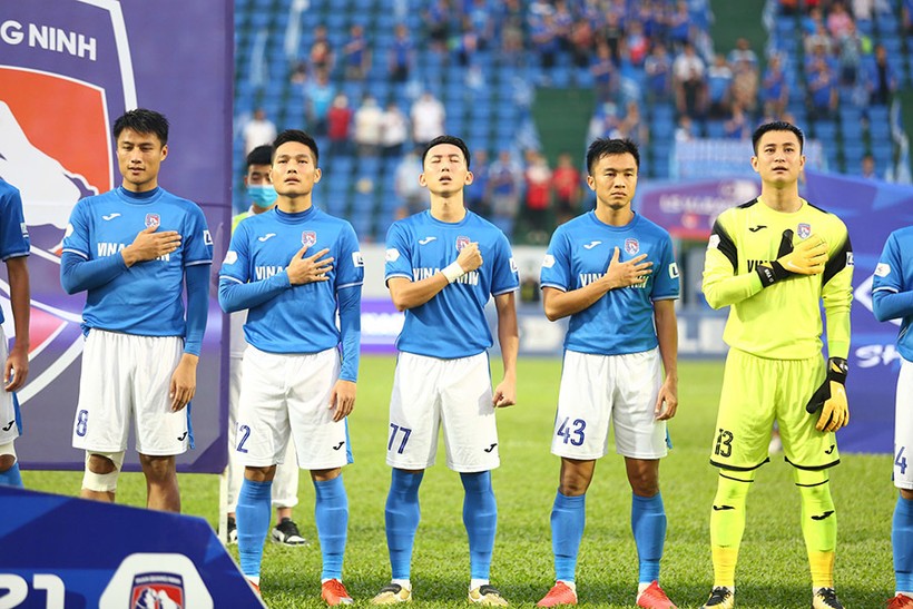 Cầu thủ Than Quảng Ninh lần thứ 2 trong năm 2021 phải kêu cứu vì bị nợ lương.