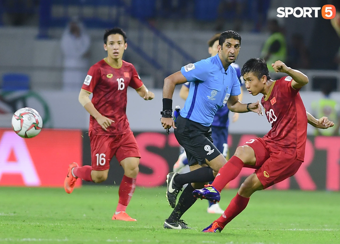 Trọng tài Hassan từng bắt trận tứ kết Asian Cup 2019 giữa Việt Nam và Nhật Bản (Ảnh: HL)