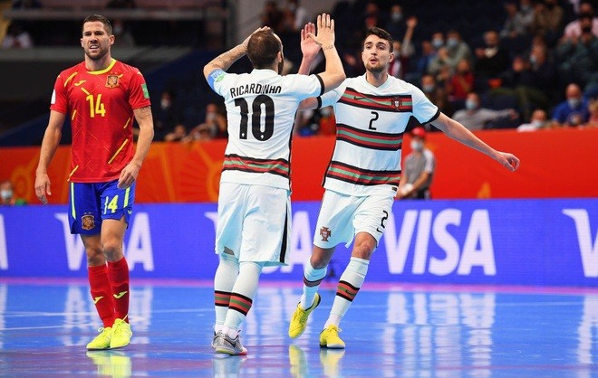 Bồ Đào Nha ngược dòng hạ Tây Ban Nha 4-2 để ghi tên mình vào bán kết Futsal World Cup 2021