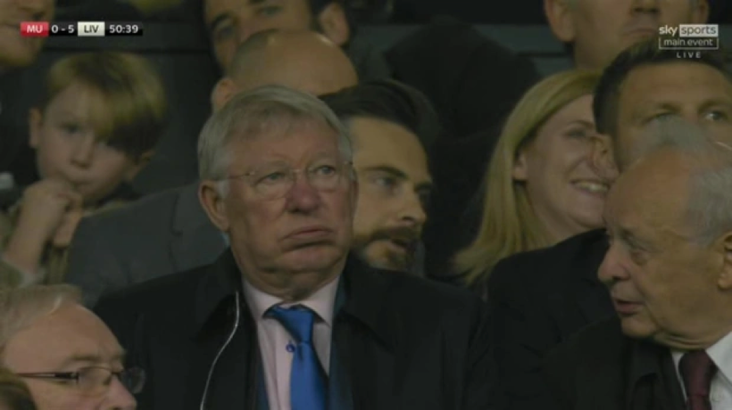 Ferguson vẻ mặt ngao ngán khi chứng kiến Man Utd thua thảm Liverpool.