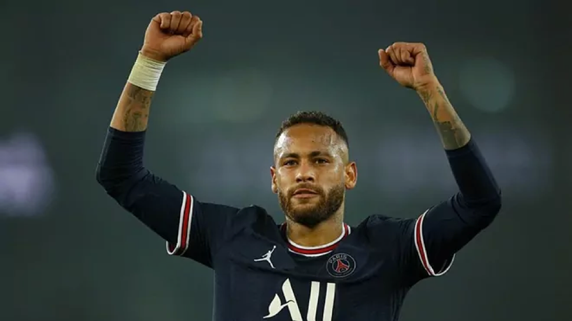 Neymar đáp trả chỉ trích của người hâm mộ sau trận PSG thắng Lille 2-1.