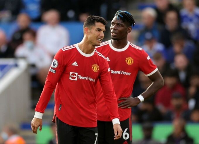 Pogba muốn được hưởng lương cao hơn đàn anh Ronaldo mới đồng ý gia hạn với Man Utd.