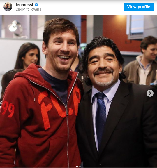 Messi đang hình cùng với cố huyền thoại Maradona trên trang cá nhân.
