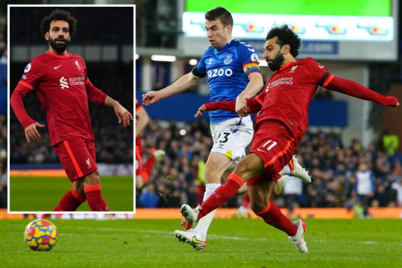 Salah lập cú đúp giúp Liverpool hạ Everton 4-1.