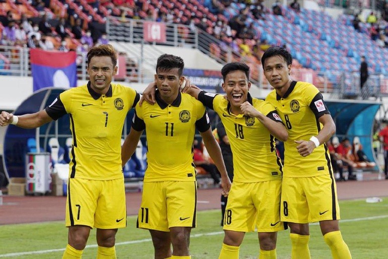 Malaysia thắng dễ Lào 4-0 để vươn lên dẫn đầu bảng B.
