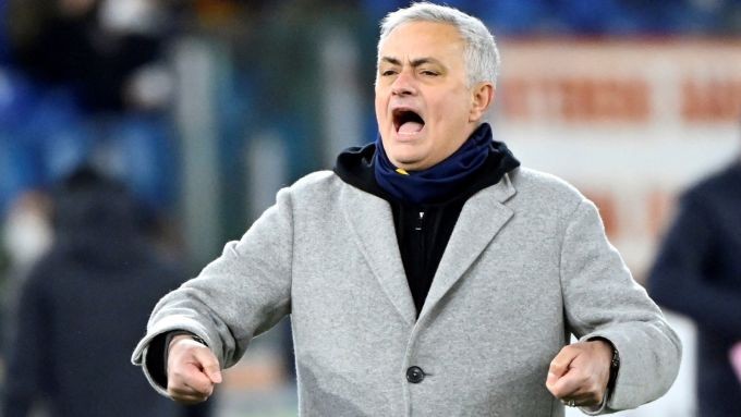Ghế của huấn luyện viên Mourinho tại AS Roma đang lung lay dữ dội.