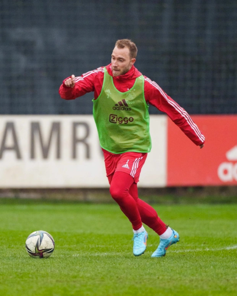 Eriksen đang tập nhờ tại Ajax để duy trì thể lực.