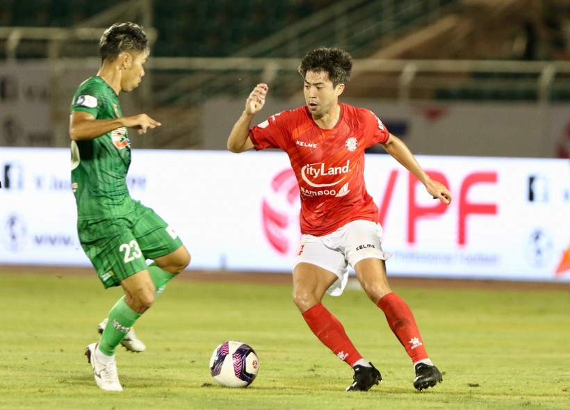 Lee Nguyễn thi đấu ở V-League 2021.
