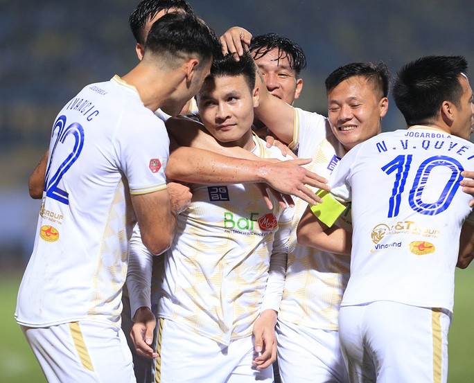 Quang Hải ghi bàn duy nhất giúp Hà Nội đánh bại Thanh Hoá 1-0 tối 16/3.