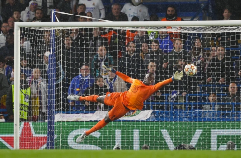 Lập hat-trick ‘thổi bay’ Chelsea, Benzema đi vào lịch sử Champions League