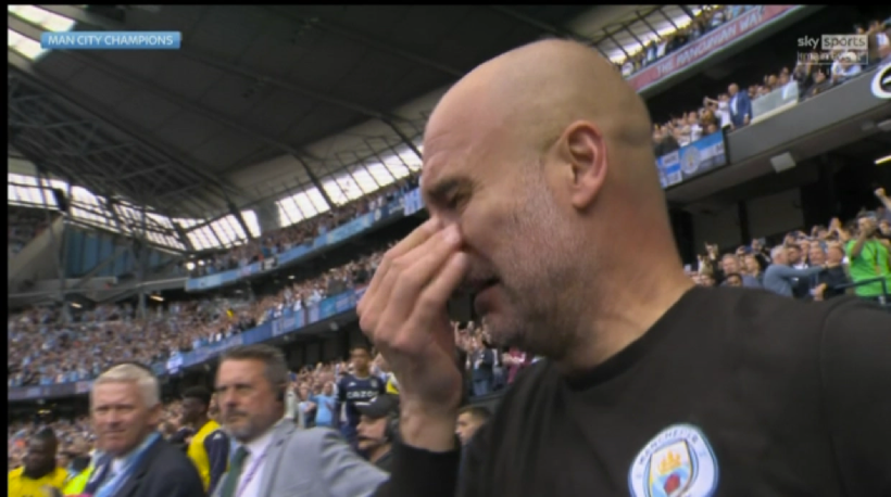 Pep Guardiola đã khóc khi Man City vượt qua Liverpool để giành chức vô địch Ngoại hạng Anh.

