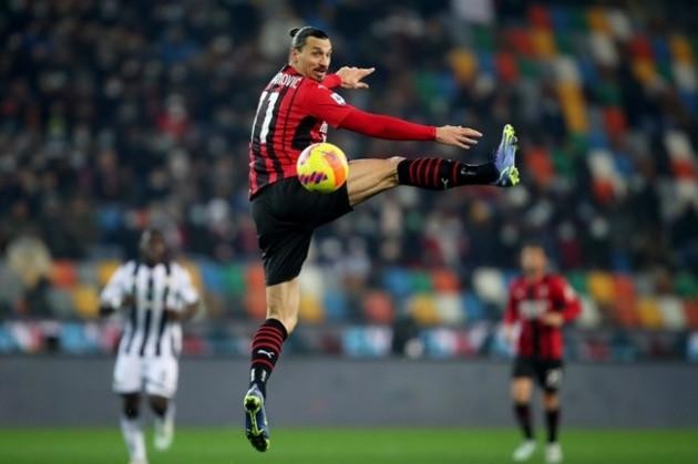 Zlatan Ibrahimovic ở lại AC Milan với mức lương chỉ 1 triệu euro/mùa. 