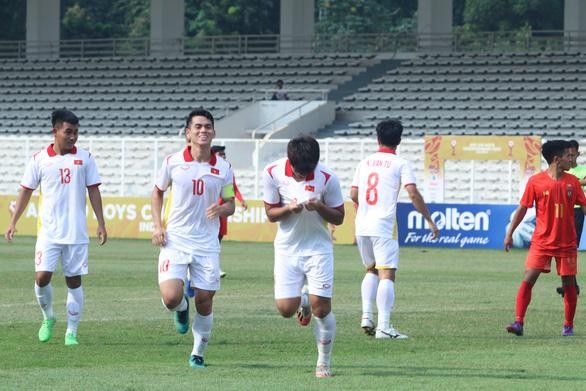 Niềm vui của các cầu thủ U19 Việt Nam khi đánh bại U19 Myanmar 3-1 chiều 8/7. 